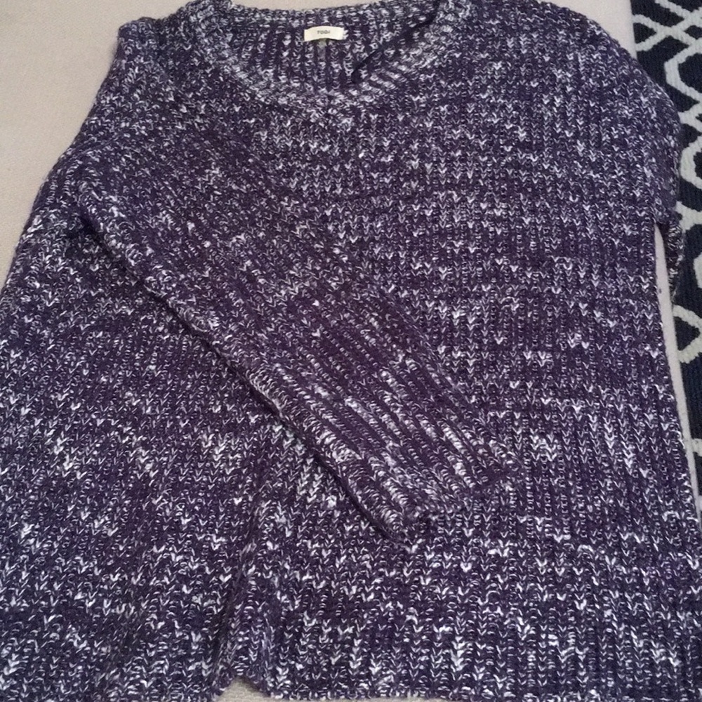 Blue very comfy & warm heavy sweater! Size Small!